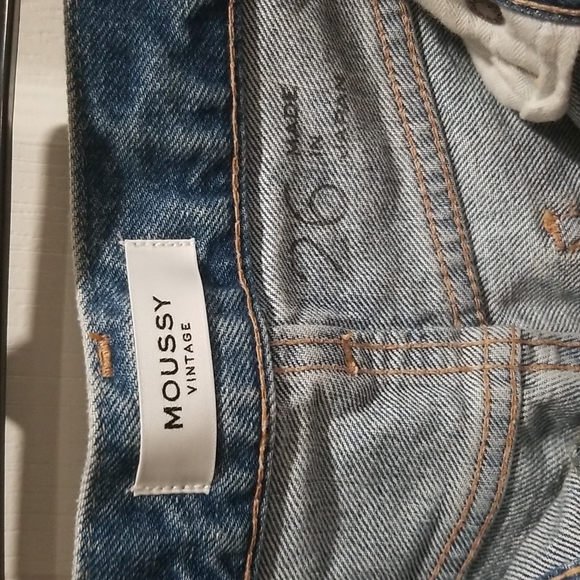 Moussy distressed jeans. - Picture 3 of 5